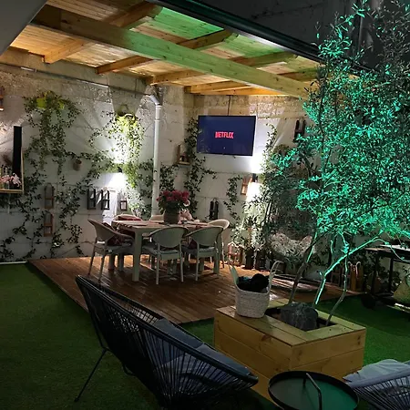 Garden Apartment *